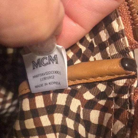 Authentic MCM extra large beautiful handbag - Picture 6 of 10